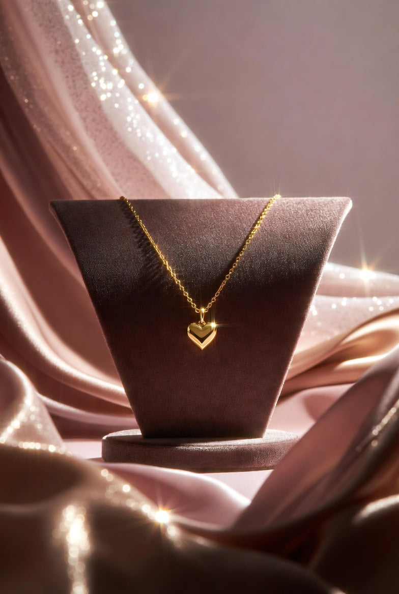 💛 Golden Heart Pendant Necklace – Elegant & Minimal
